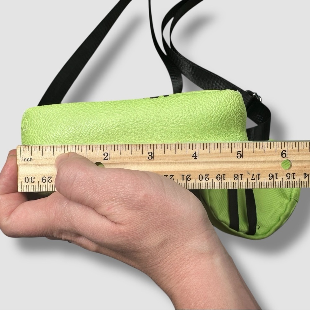 Buckle-Down Invader Zim Gir Crossbody And Mini Bag Keychain - Picture 14 of 16